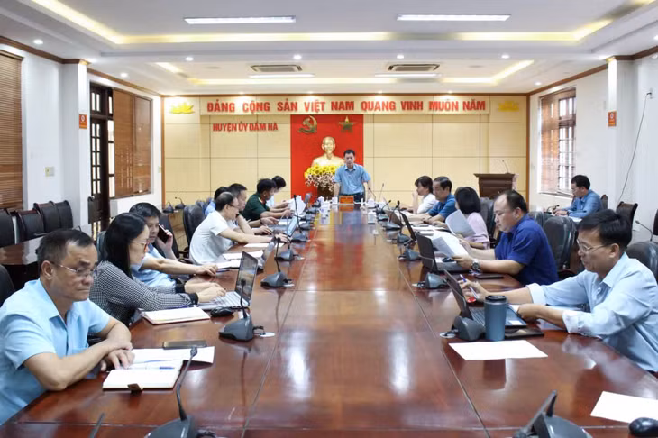 Tiểu ban Văn kiện Đại hội đại biểu Đảng bộ huyện Đầm Hà lần thứ XXVI, nhiệm kỳ 2025-2030 họp triển khai nhiệm vụ. Ảnh: Mai Thắm (CTV)
