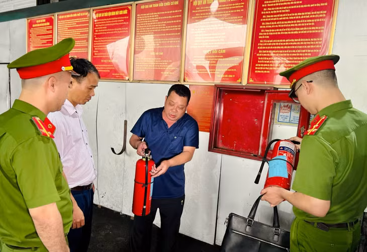 Lực lượng cảnh sát PCCC kiểm tra công tác PCCC tại Công ty Tuyển than Hòn Gai - Vinacomin.