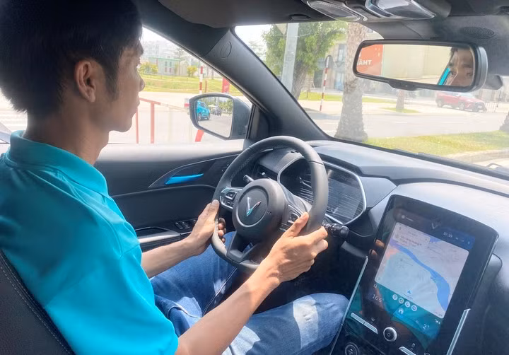 Tài xế tập trung tốt hơn và giảm buồn ngủ khi có công nghệ lọc không khí Plasmacluster hỗ trợ. (Ảnh: Đại Việt)