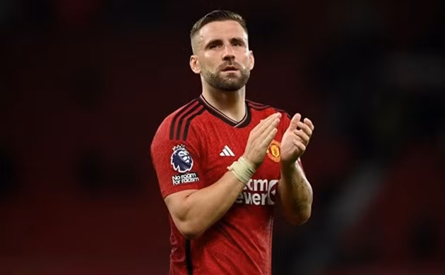 Luke Shaw không thi đấu cho M.U từ tháng 2.