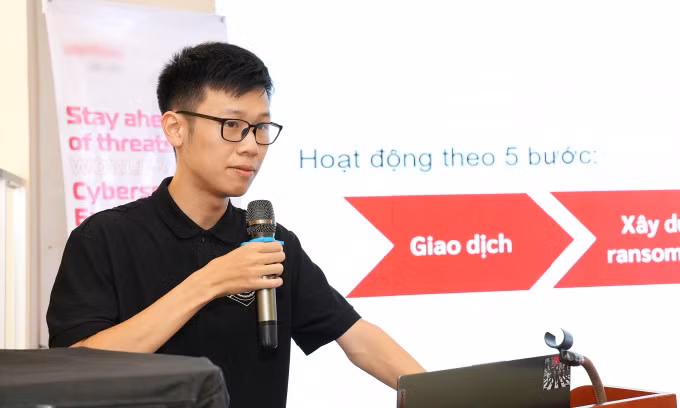 Ông Nguyễn Đức Kiên chia sẻ về ransomware tại Security Bootcamp 2024. Ảnh: Uyên Nguyễn