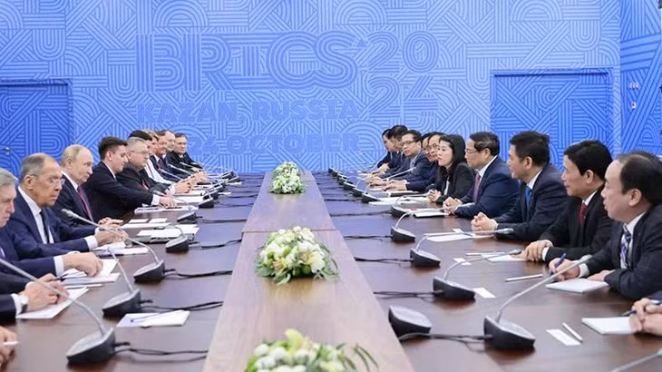 Thủ tướng Phạm Minh Chính hội đàm với Tổng thống Liên bang Nga Vladimir Putin. (Ảnh: NHẬT BẮC/VGP)