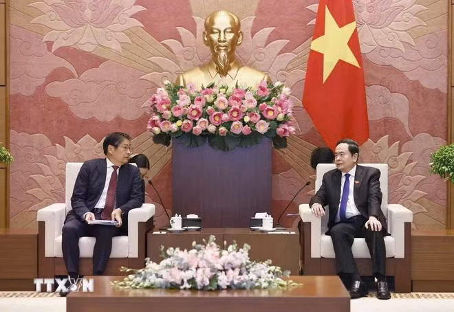Chủ tịch Quốc hội Trần Thanh Mẫn tiếp Đại sứ Nhật Bản tại Việt Nam Ito Naoki. (Ảnh: Doãn Tấn/TTXVN)