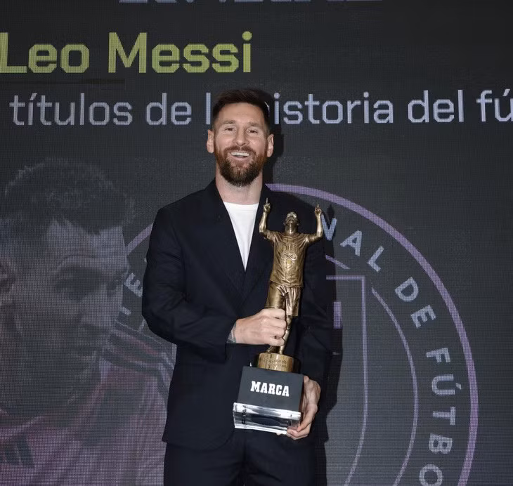 Messi được báo Marca tôn vinh là cầu thủ vĩ đại nhất lịch sử - Ảnh: Marca