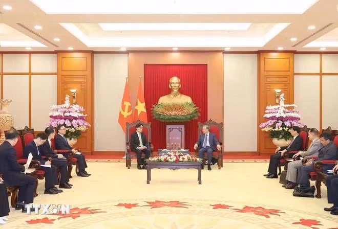 Tổng Bí thư, Chủ tịch nước Tô Lâm tiếp ngài Chang Ho-jin, Đặc phái viên, Cố vấn đặc biệt về Ngoại giao và An ninh của Tổng thống Hàn Quốc Yoon Suk Yeol. (Ảnh: Trí Dũng/TTXVN)