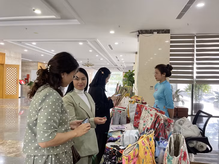 Các sản phẩm được làm từ phế liệu bỏ đi của HTX Green Life Hạ Long được nhiều người yêu thích, lựa chọn.