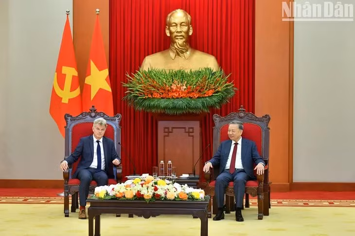 Tổng Bí thư Tô Lâm tiếp Bí thư toàn quốc Đảng Cộng sản Pháp Fabiel Roussel. (Ảnh: ĐĂNG KHOA)