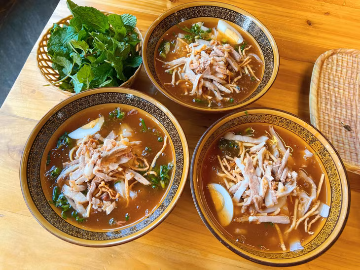 Nước xốt ngon phải có độ sền sệt, ngọt vừa đủ, không quá nhạt cũng không quá nồng. Ảnh: Tuyết Đỗ