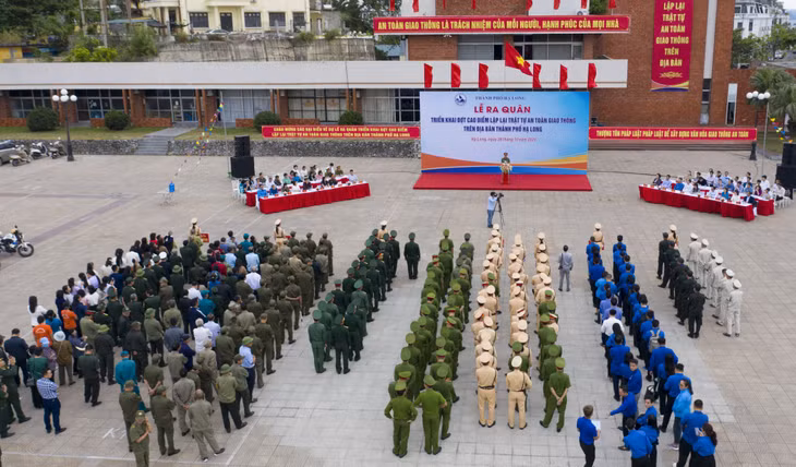 Quang cảnh lễ ra quân.