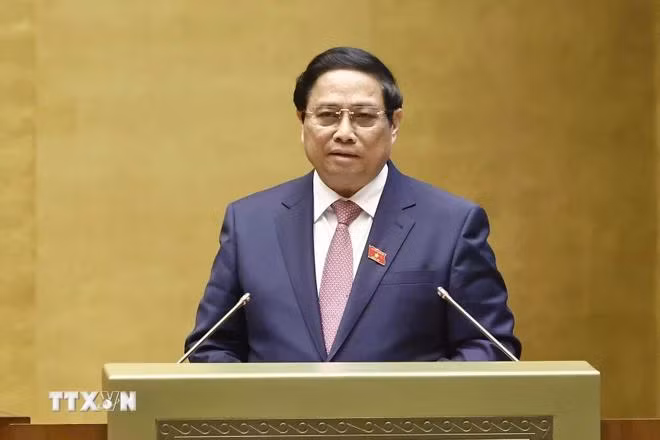 Thủ tướng Phạm Minh Chính trình bày Báo cáo kết quả thực hiện kế hoạch phát triển kinh tế-xã hội năm 2024, dự kiến kế hoạch phát triển kinh tế-xã hội năm 2025. (Ảnh: Doãn Tấn/TTXVN)