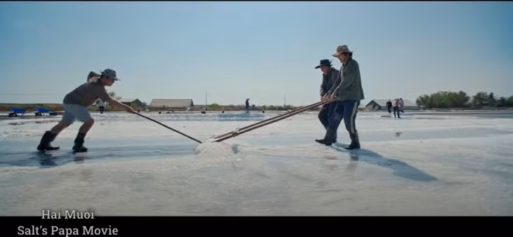 Cánh đồng muối trong phim Hai Muối tại ấp Thiềng Liềng, huyện Cần Giờ (TP Hồ Chí Minh) đã để lại hình ảnh ấn tượng, đẹp mắt trong du khách quốc tế khi tham gia sự kiện "Xúc tiến du lịch - điện ảnh Việt Nam tại Hoa Kỳ". Ảnh: TTK