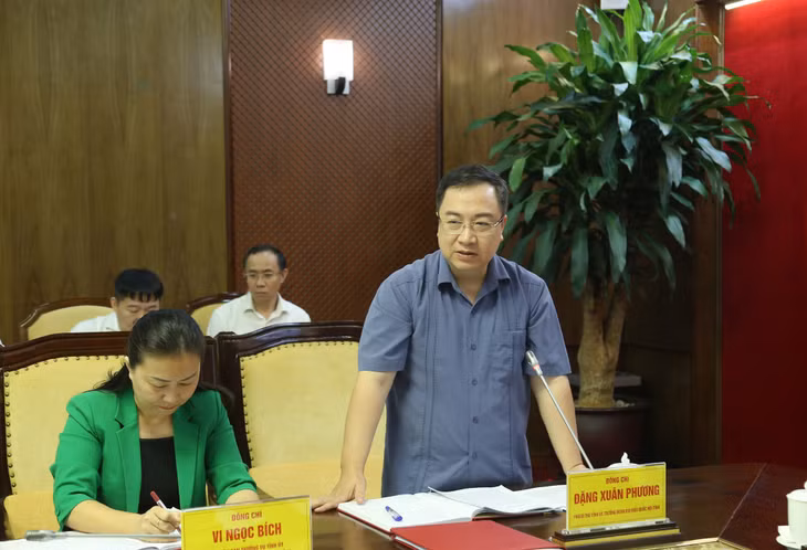 Đồng chí Đặng Xuân Phương, Phó Bí thư Tỉnh ủy, Trưởng Đoàn ĐBQH tỉnh, phát biểu tại hội nghị.