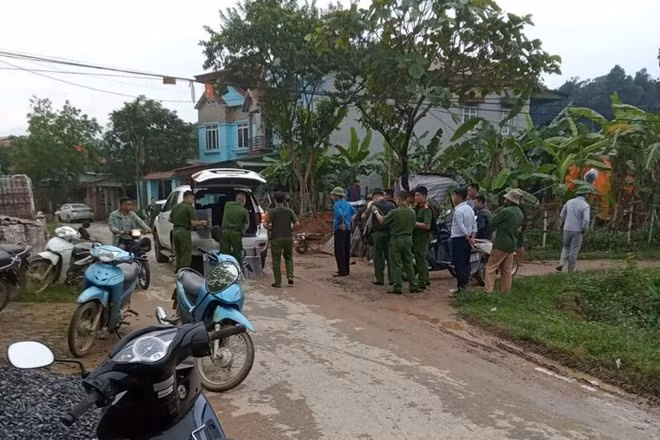 Các cơ quan chức năng đang điều tra vụ việc 2 người tử vong do bị 1 đối tượng tâm thần sát hại. Ảnh: Người dân cung cấp