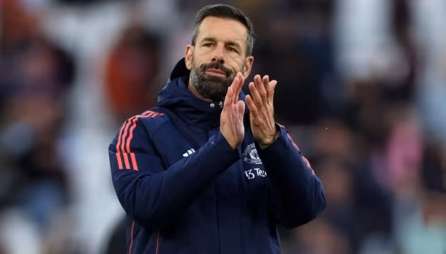 Van Nistelrooy có thể chỉ tạm quyền dẫn dắt 1 trận.