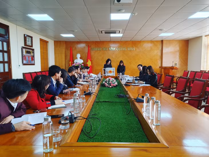 Thanh tra tỉnh tổ chức bốc thăm danh sách người được xác minh tài sản, thu nhập năm 2023 đối với các đối tượng có nghĩa vụ kê khai hằng năm thuộc thẩm quyền kiểm soát của Thanh tra tỉnh Quảng Ninh. Ảnh: Thanh Hoa
