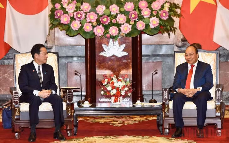 Chủ tịch nước Nguyễn Xuân Phúc và Thủ tướng Nhật Bản Kishida Fumio. (Ảnh: TRẦN HẢI)