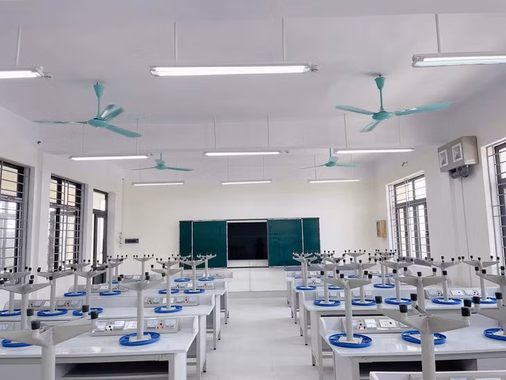 Một phòng học của Trường THCS Vĩnh Quỳnh, huyện Thanh Trì, Hà Nội. (Ảnh của nhà trường).