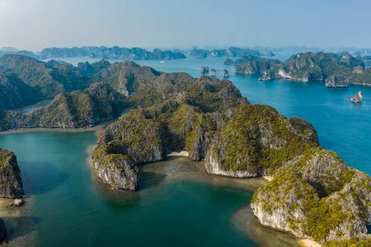 Sở hữu nhiều cảnh sắc thiên nhiên độc đáo nhưng Vân Đồn vẫn thiếu những dự án tầm cỡ để bứt phá trong du lịch. Ảnh: Shutterstock