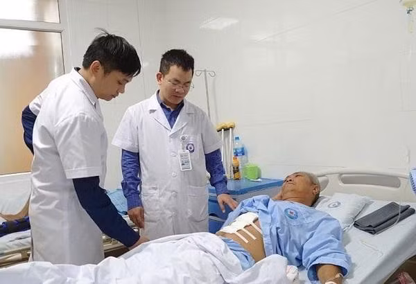 Một bệnh nhân từng cấp cứu tại Bệnh viện Bưu điện do trong đường mật nhiễm sán lá gan, số lượng ước tính lên tới hàng ngàn con.