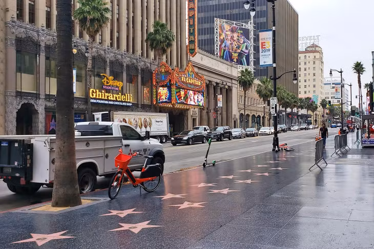 Đại lộ Danh vọng Hollywood là điểm du lịch nhận được nhiều phàn nàn về vấn đề vệ sinh công cộng