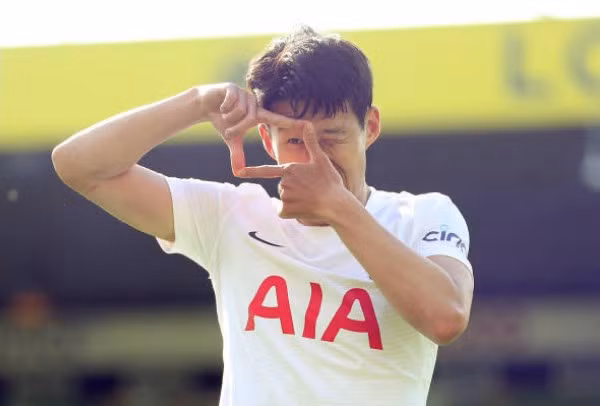 Son thăng hoa trong mùa giải 2021/22.