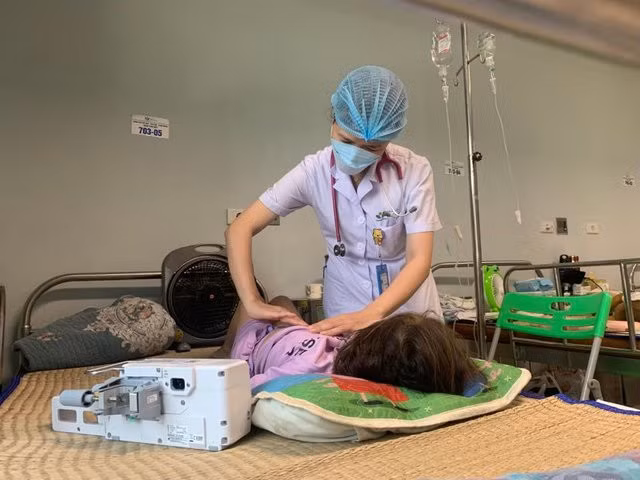 Chủ động có kế hoạch ứng phó, chuẩn bị nhân lực, phương tiện, vật tư, trang thiết bị phòng ngừa, điều trị bệnh viêm gan cấp trẻ em - Ảnh: VGP