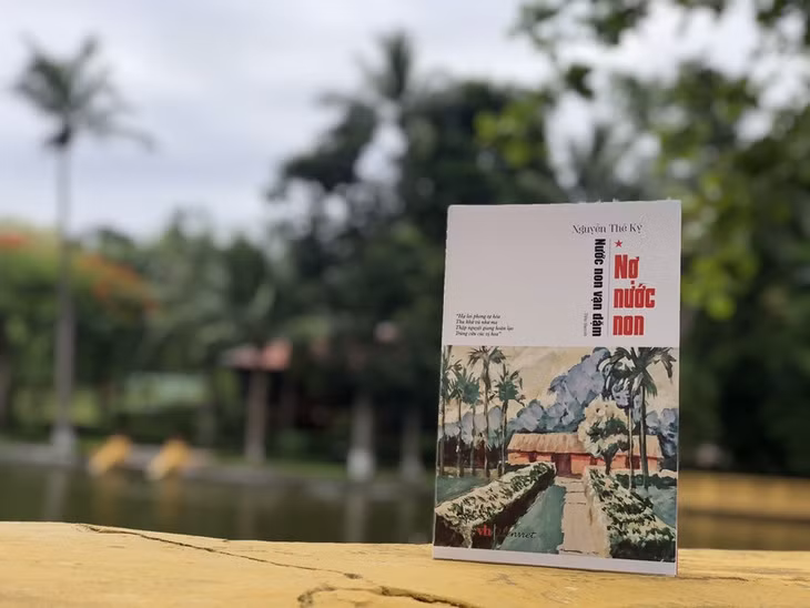 Nợ nước non - tập 1 bộ tiểu thuyết Nước non vạn dặm. Ảnh: Y.N.