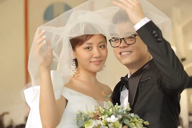 Văn Mai Hương từng bị chỉ trích vì úp mở về lễ cưới, quảng bá cho MV mới. Ảnh: NVCC