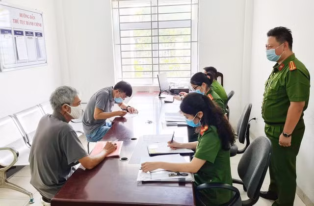 Trong quá trình giải quyết khiếu nại, người giải quyết khiếu nại phải tổ chức đối thoại với người khiếu nại