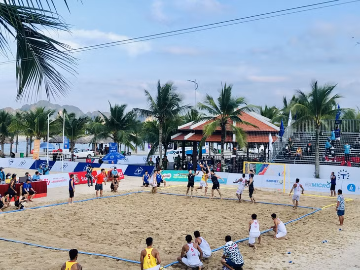 Quang cảnh trận đấu.