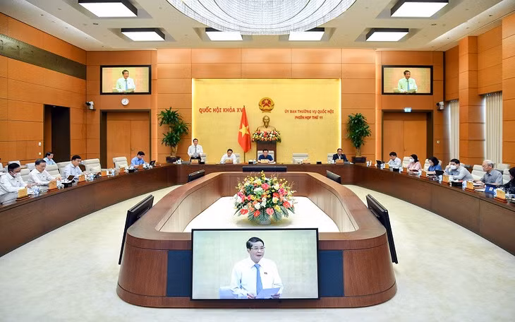 Phiên họp thứ 11 Ủy ban Thường vụ Quốc hội xem xét việc dự kiến phương án phân bổ vốn ngân sách trung ương giai đoạn 2021-2025 và năm 2022 cho các bộ, cơ quan trung ương và địa phương thực hiện 3 Chương trình mục tiêu quốc gia.(Ảnh Duy Linh)