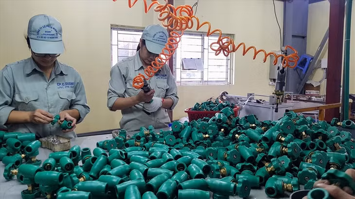 Giá nguyên liệu đầu vào tăng gây áp lực lên giá hàng hóa bán ra, đẩy lạm phát tăng. Ảnh: Vũ Long