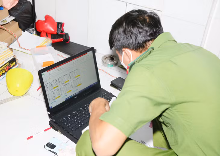 Kiểm tra laptop của Vinh, cơ quan Công an phát hiện rất nhiều phơi đề.