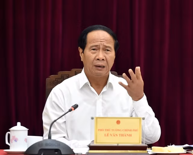 Phó Thủ tướng Lê Văn Thành: Phải làm đêm ngày với tinh thần quyết liệt, ai chậm thì kiểm điểm trách nhiệm - Ảnh VGP/Đức Tuân