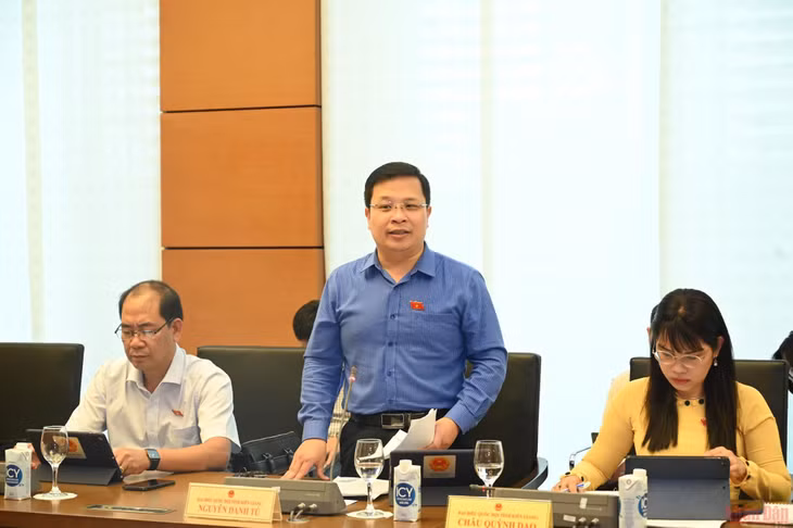 Đại biểu Nguyễn Danh Tú phát biểu. (Ảnh: NGUYÊN KHOA)