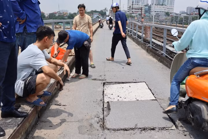 Sự cố trên cầu Long Biên đã được khắc phục.