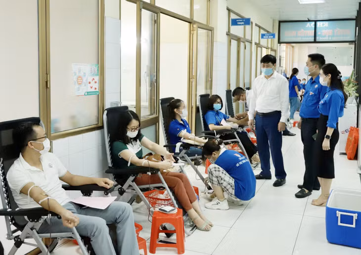 Hơn 200 đoàn viên, thanh niên tham gia chương trình HMTN “Những giọt máu hồng - Đẩy lùi Covid-19” do Đoàn Khối tổ chức ngày 29/5/2021.