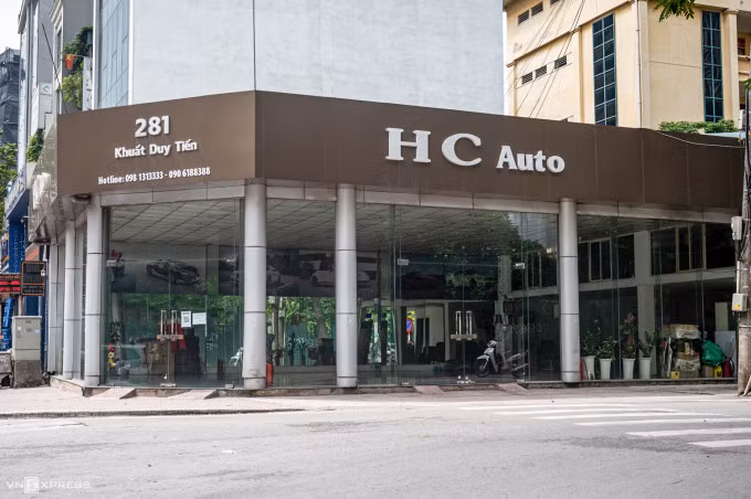 Showroom HC Auto đã dọn sạch xe từ 26/5. Ảnh: Phạm Quỳnh