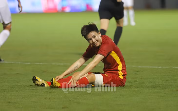 Với màn thể hiện trên sân và 1 bàn thắng cho riêng mình, Tuyết Dung xứng đáng được chấm điểm là cầu thủ xuất sắc nhất trận đấu.