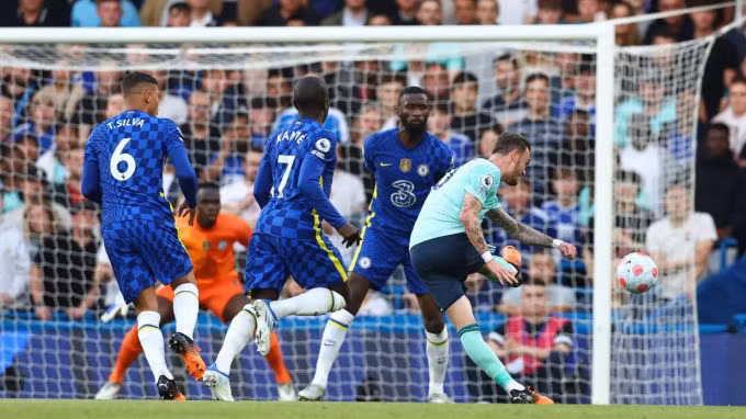 James Maddison mở tỷ số từ cú sút trúng hướng cầu môn duy nhất của Leicester cả trận. Ảnh: Alamy
