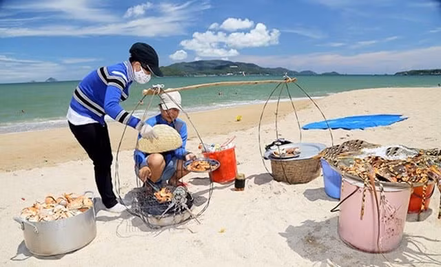 Nhiều món hải sản được chế biến ngay tại bờ biển có thể tiềm ẩn nhiều nguy cơ không an toàn