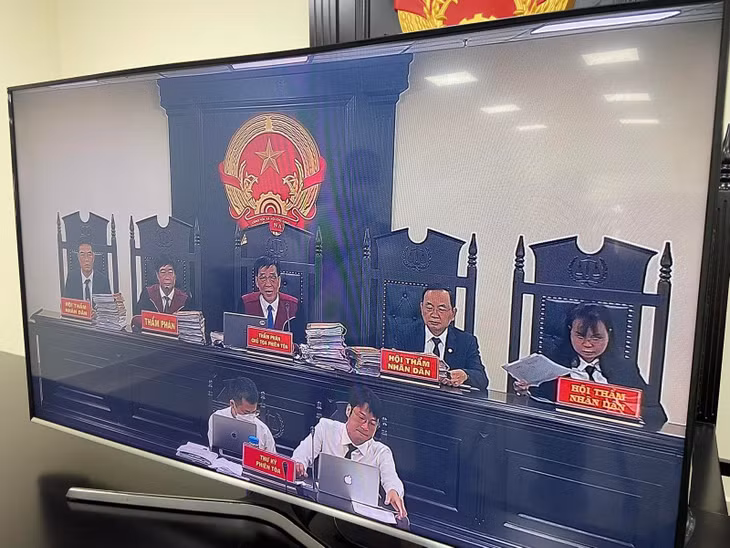 Hội đồng xét xử.