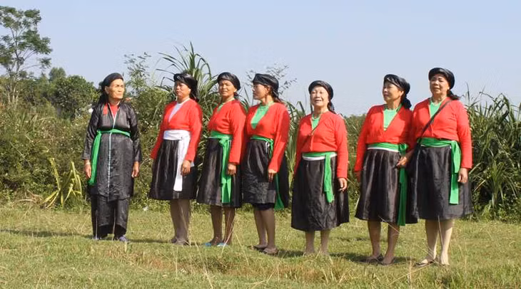 CLB hát Soọng cô của xã Bình Dân (huyện Vân Đồn) được duy trì sinh hoạt mỗi tháng để làn điệu hát Soọng cô được lưu giữ cho muôn đời sau.