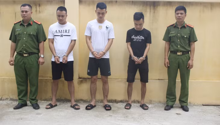 Các đối tượng trong đường dây ma tuý vừa bị Công an Hưng Nguyên bắt giữ