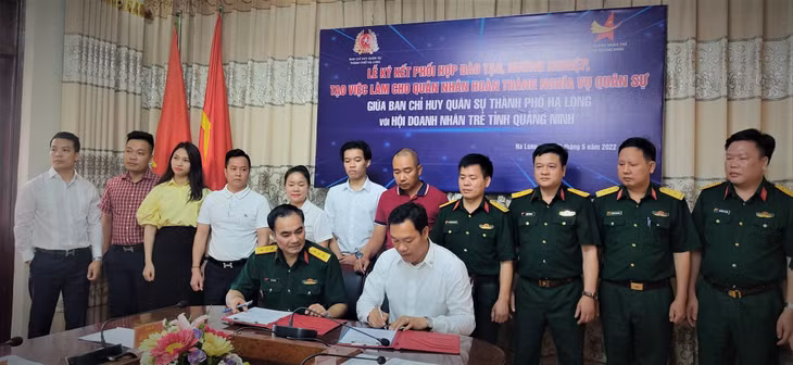 Chương trình ký kết giữa Hội Doanh nhân trẻ Quảng Ninh và Ban Chỉ huy Quân sự TP Hạ Long.