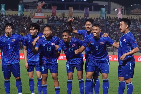 U23 Thái Lan dẫn trước U23 Malaysia 1-0 sau hiệp một. Ảnh: Nguyễn Đăng (Lao Động).