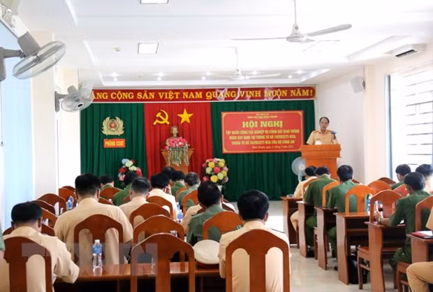 Phan cap dang ky, bien so xe o Cong an xa: Giam thoi gian, chi phi hinh anh 1