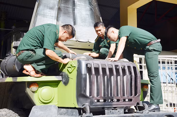CBCS ngành Phòng Hậu cần (BĐBP tỉnh) kiểm tra, bảo dưỡng phương tiện của đơn vị.