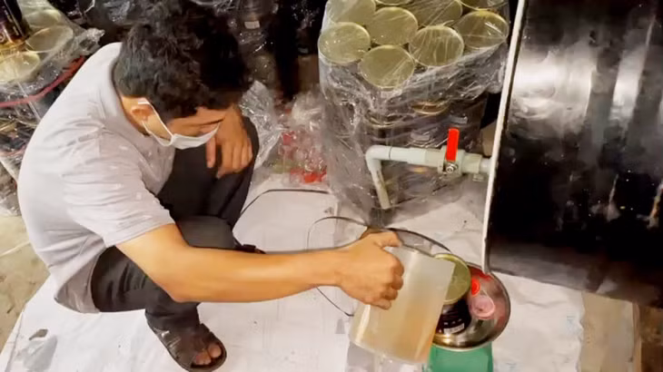 Phát hiện một hộ nghi sản xuất nhớt giả tại An Giang ảnh 2