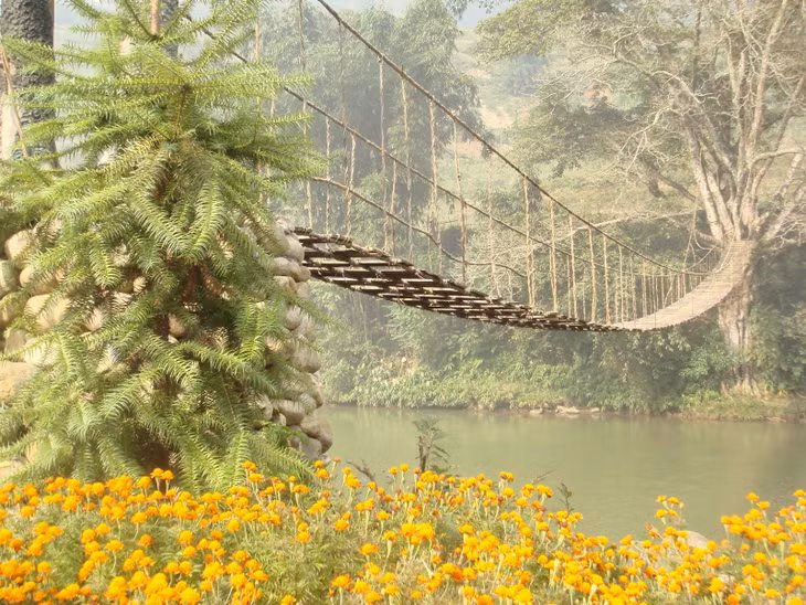 Khung cảnh thiên nhiên thơ mộng ở cầu Mây cách trung tâm Sapa khoảng 10.6 km